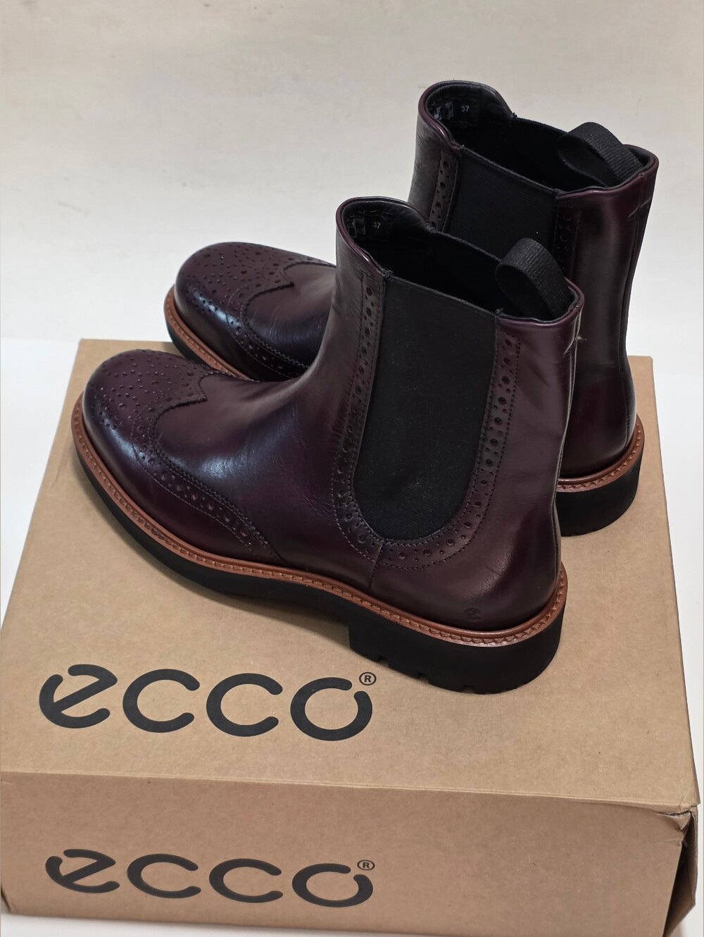 6-6.5 ECCO Metropole Oslo Chelsea Boots Dark Ruby Leather Brogue EU 37 New